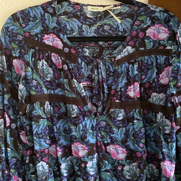 Urban Outfitters Kimchi Blue | Floral Blouse| Small - Picture 4 of 10